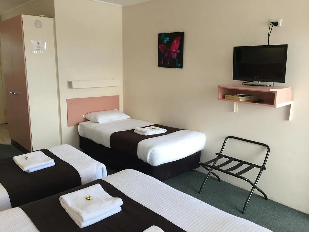 ***  Caloundra Suncourt Motel Australia