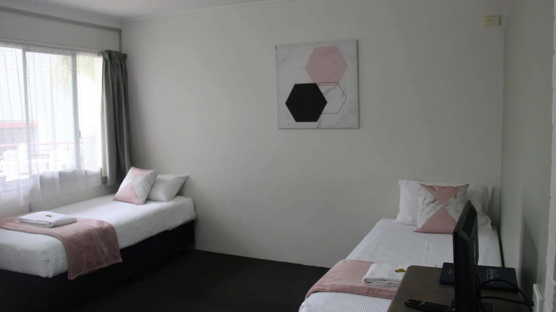 Caloundra Suncourt Motel 3*,  Australia
