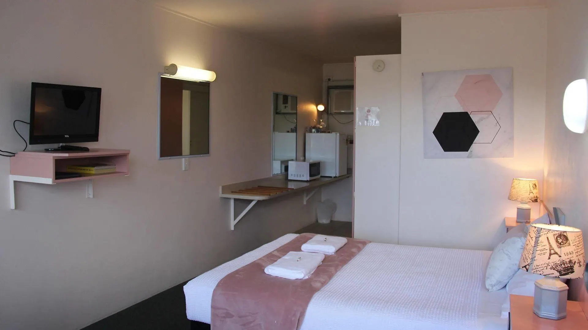 Caloundra Suncourt Motel